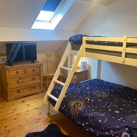 Quaint 4 Bed Barn Conversion Barnhouse Starshinezz Trimdon Grange Exterior photo