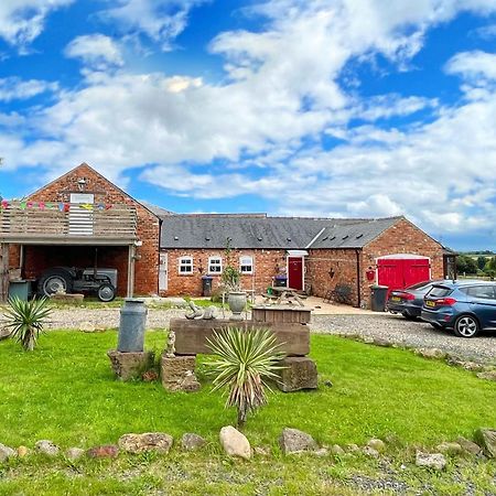 Quaint 4 Bed Barn Conversion Barnhouse Starshinezz Trimdon Grange Exterior photo