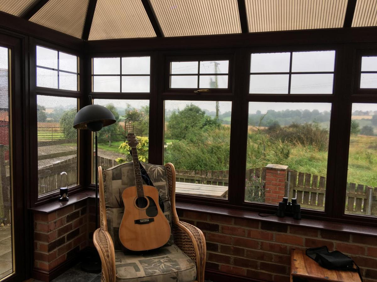 Quaint 4 Bed Barn Conversion Barnhouse Starshinezz Trimdon Grange Exterior photo