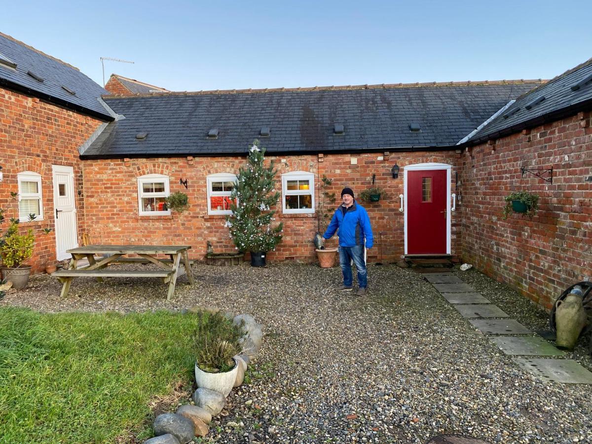 Quaint 4 Bed Barn Conversion Barnhouse Starshinezz Trimdon Grange Exterior photo
