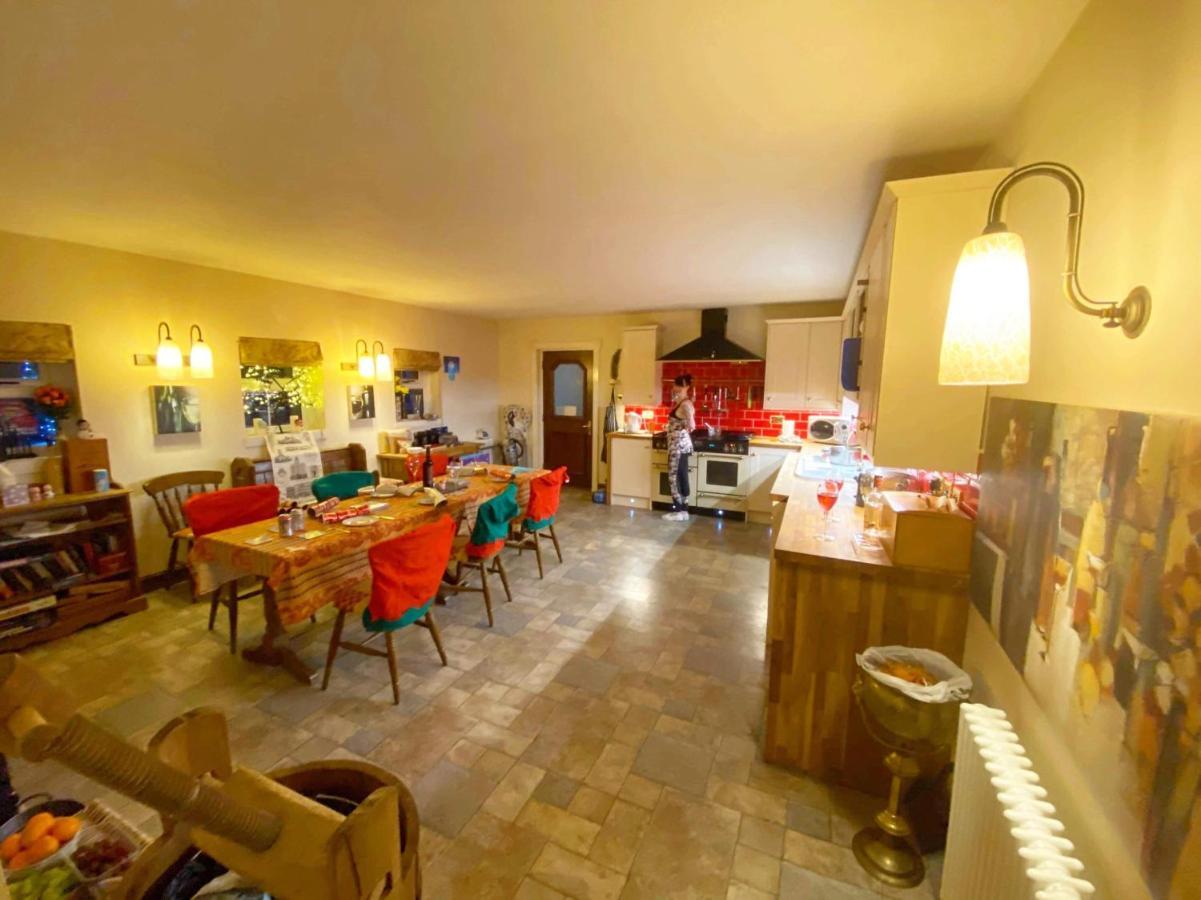 Quaint 4 Bed Barn Conversion Barnhouse Starshinezz Trimdon Grange Exterior photo