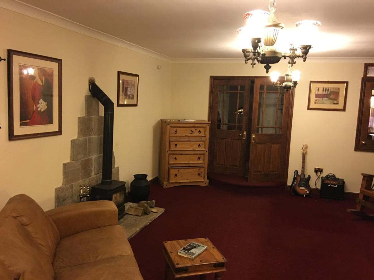 Quaint 4 Bed Barn Conversion Barnhouse Starshinezz Trimdon Grange Exterior photo