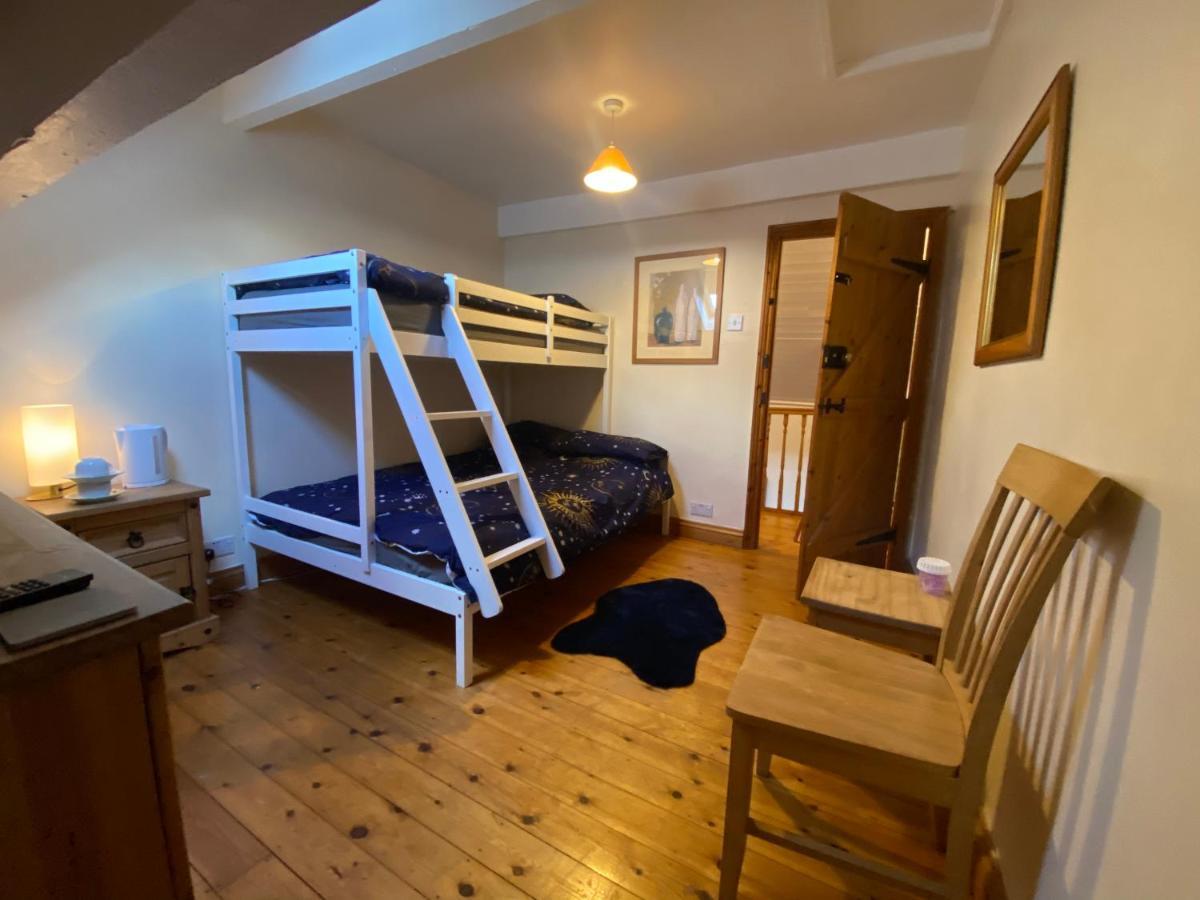 Quaint 4 Bed Barn Conversion Barnhouse Starshinezz Trimdon Grange Exterior photo