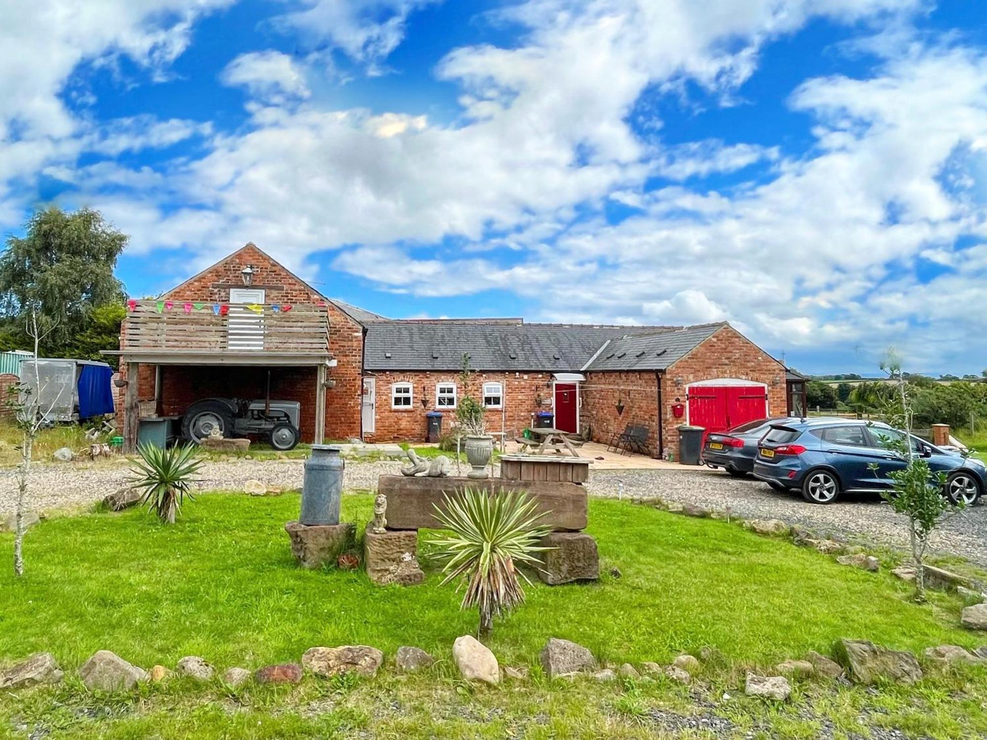 Quaint 4 Bed Barn Conversion Barnhouse Starshinezz Trimdon Grange Exterior photo